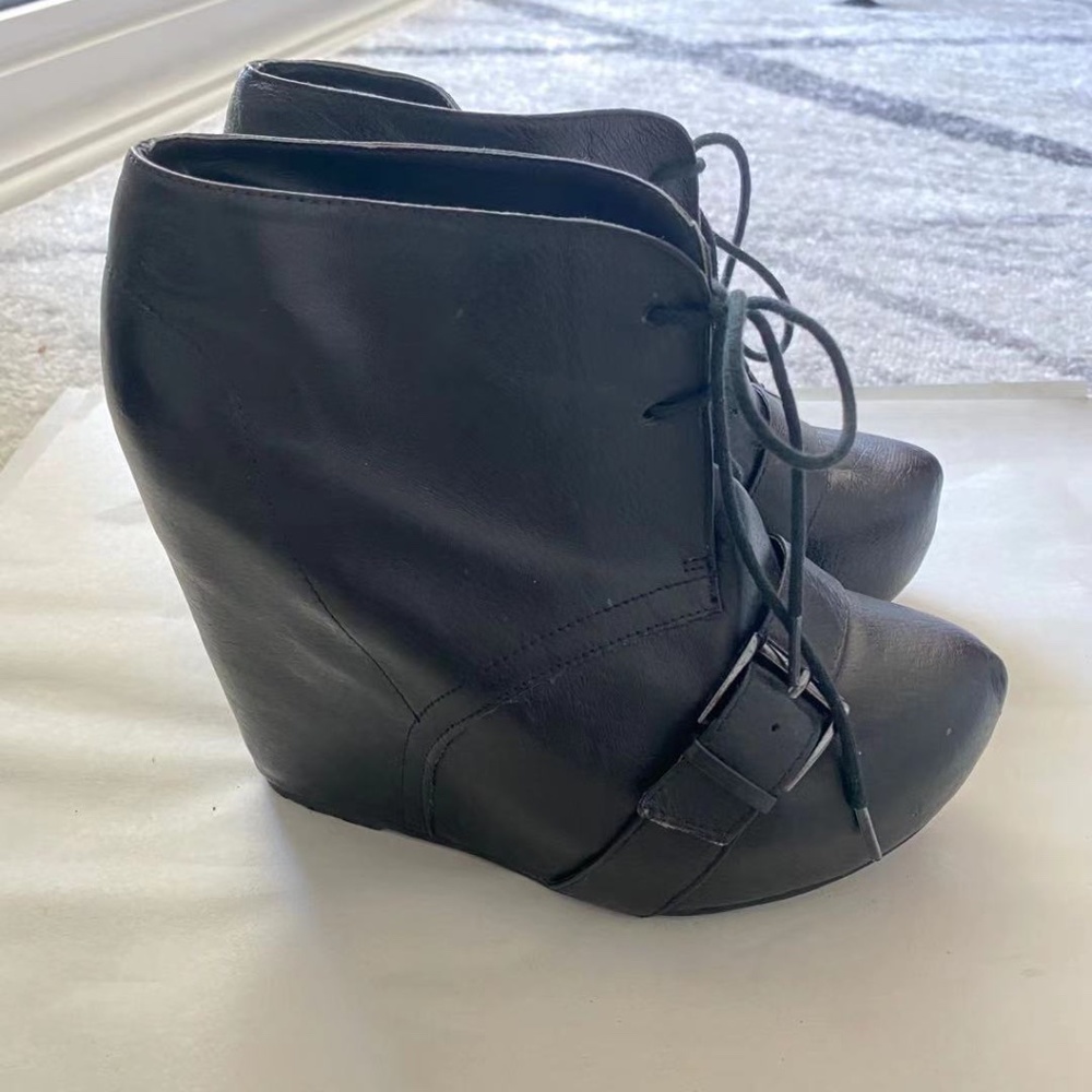 Steve Madden Alva Black Leather Wedge Bootie Sz 7